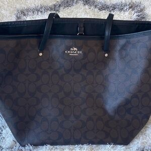 Authentic coach bag/ tote